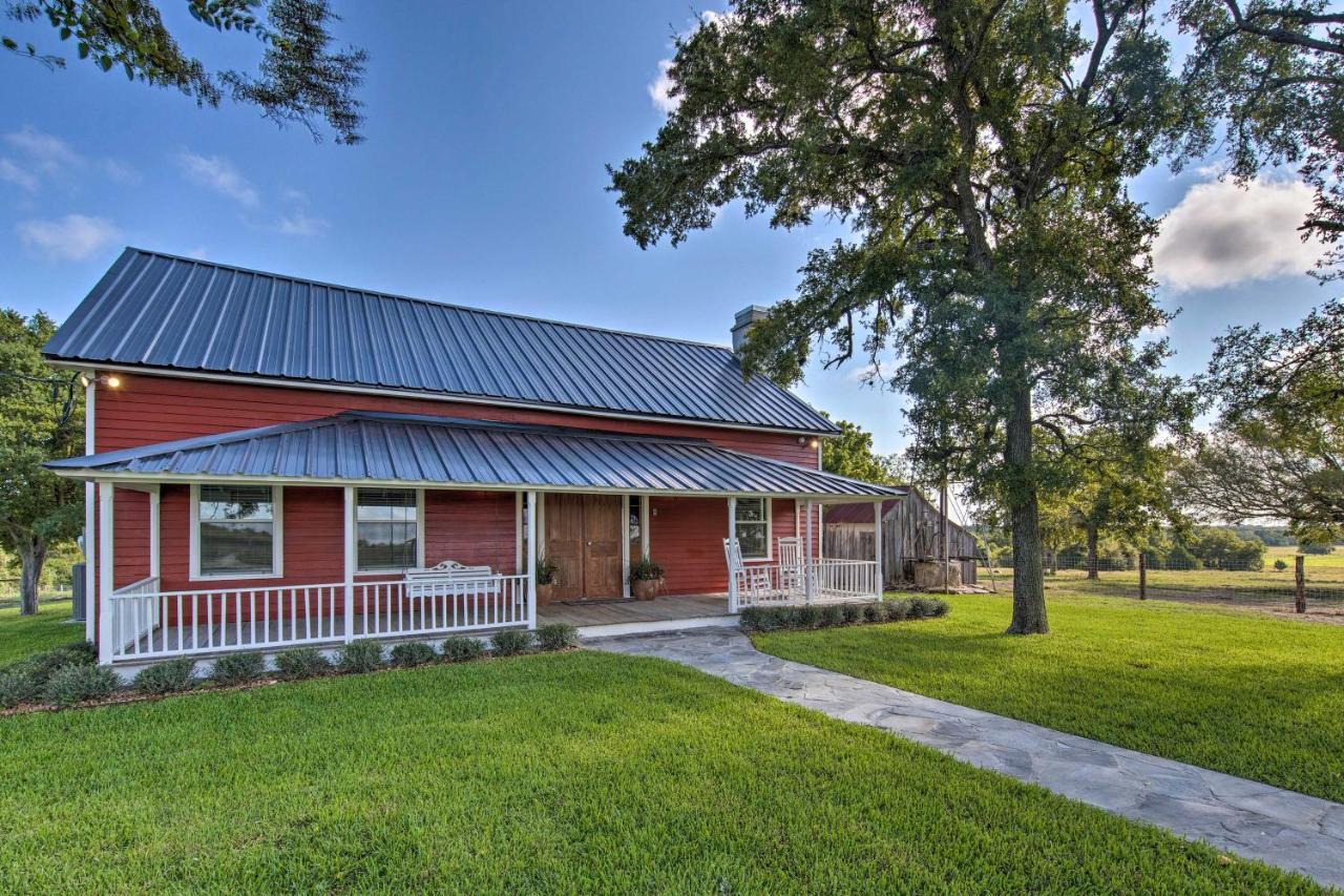 Peaceful Schulenburg Farmhouse With Fire Pit And Grill Bagian luar foto