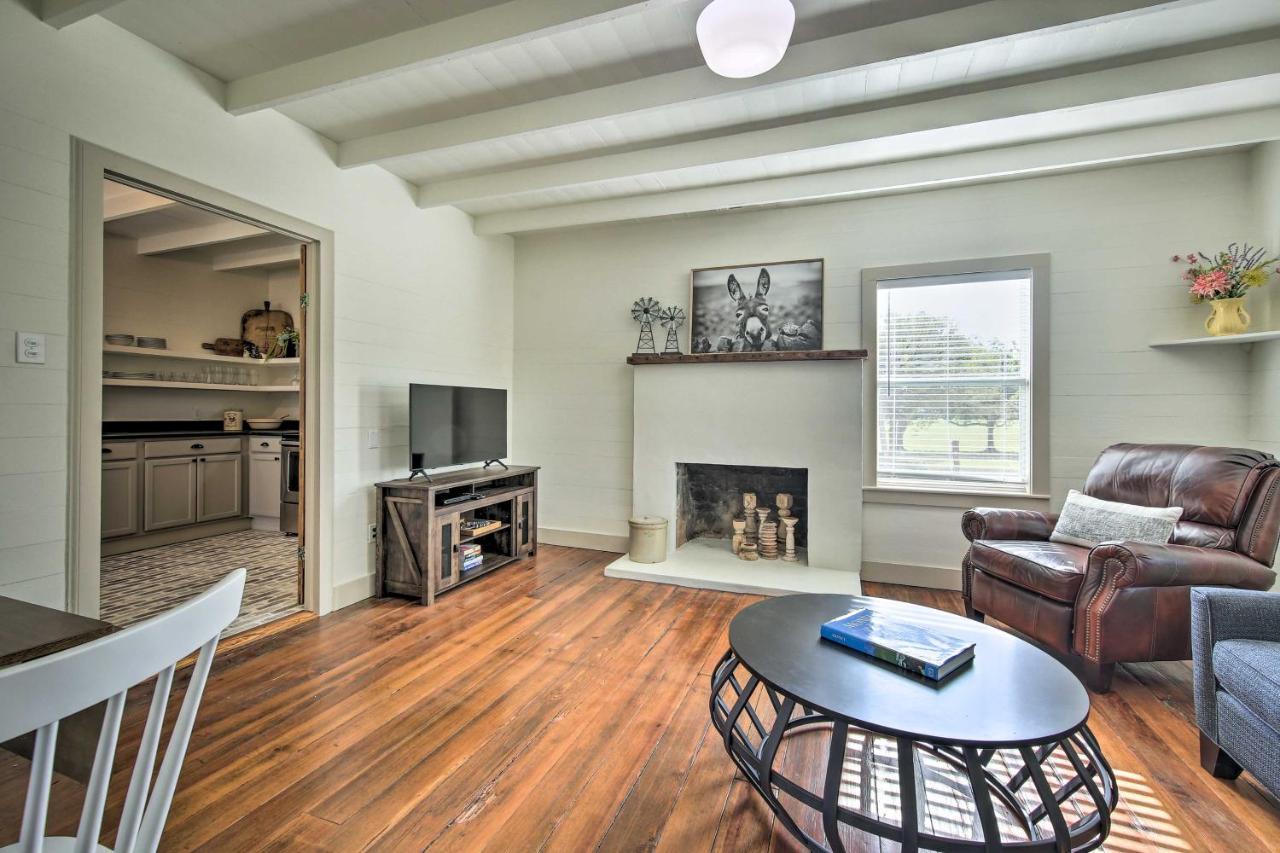 Peaceful Schulenburg Farmhouse With Fire Pit And Grill Bagian luar foto