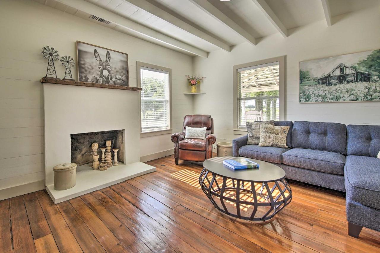 Peaceful Schulenburg Farmhouse With Fire Pit And Grill Bagian luar foto