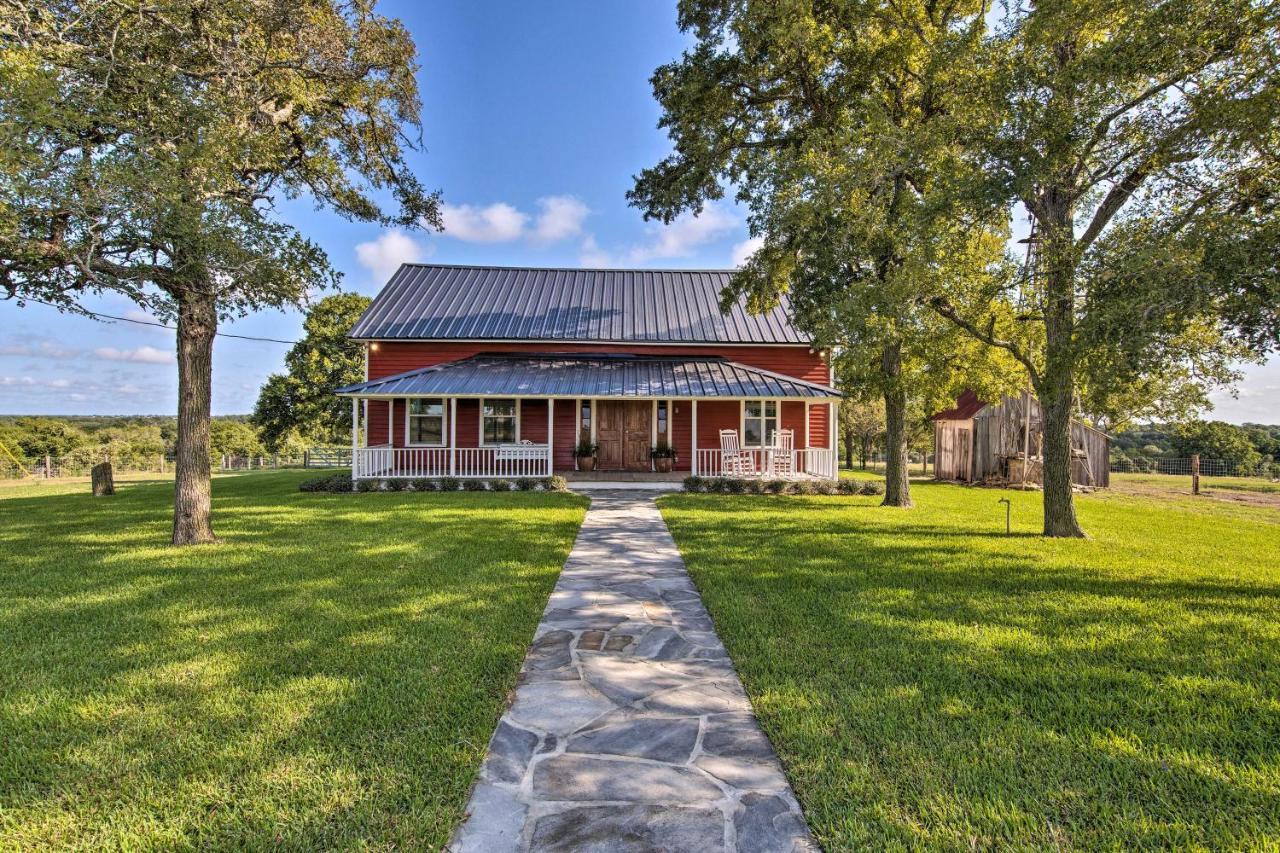 Peaceful Schulenburg Farmhouse With Fire Pit And Grill Bagian luar foto