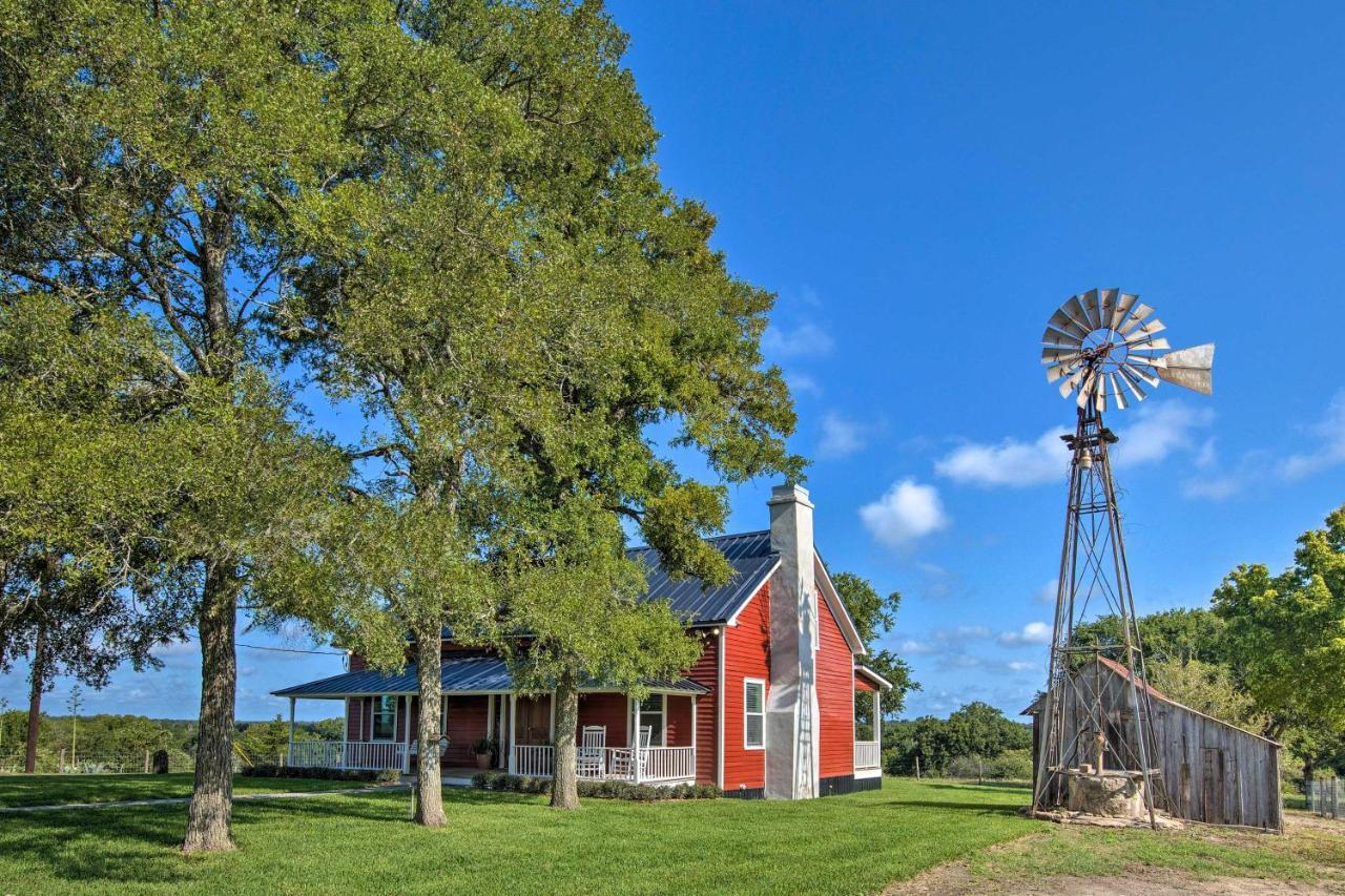 Peaceful Schulenburg Farmhouse With Fire Pit And Grill Bagian luar foto