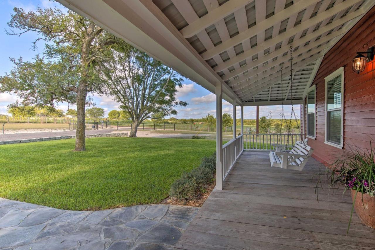 Peaceful Schulenburg Farmhouse With Fire Pit And Grill Bagian luar foto